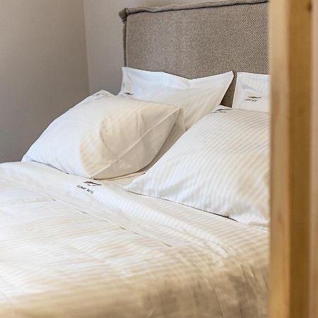 Elegant Suite - Piraeus Luaran gambar