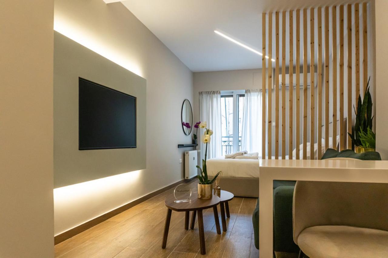 Elegant Suite - Piraeus Luaran gambar