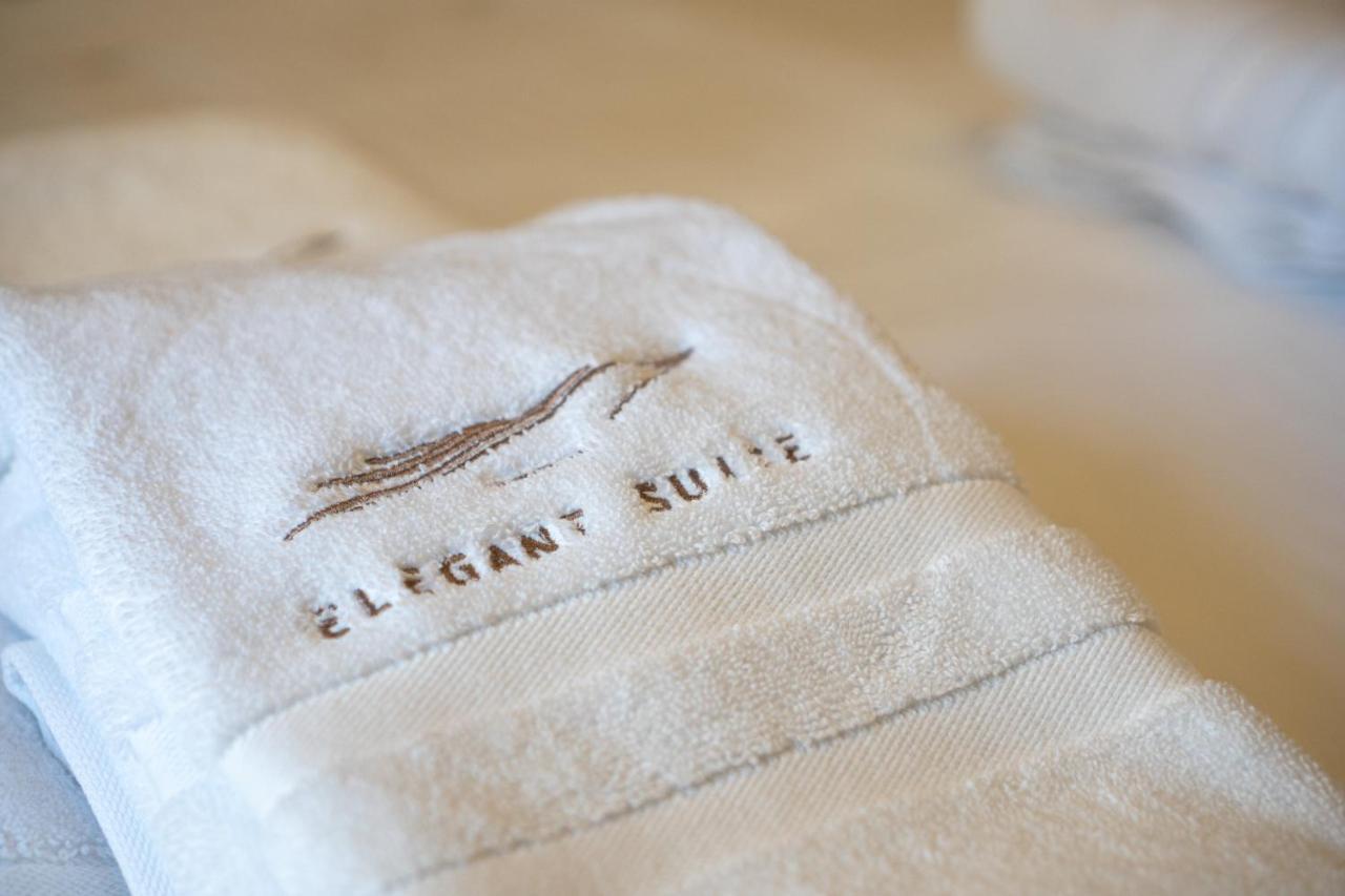 Elegant Suite - Piraeus Luaran gambar